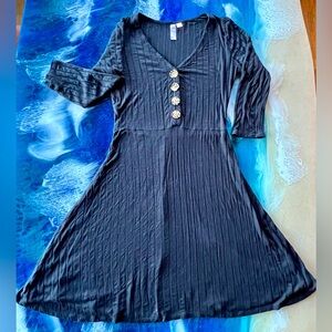 LOWEST! BUY or BUNDLE! Womens Blk Tshirt Tulip Dress 3/4Sl tortoise buttons Sz S